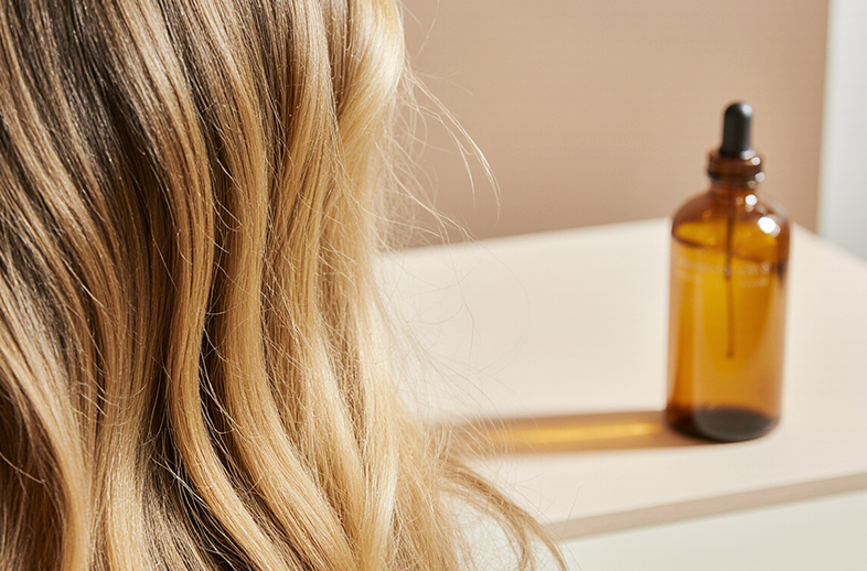 Jojoba Yağının Saça Faydaları; Uygulama Yöntemleri & İpuçları